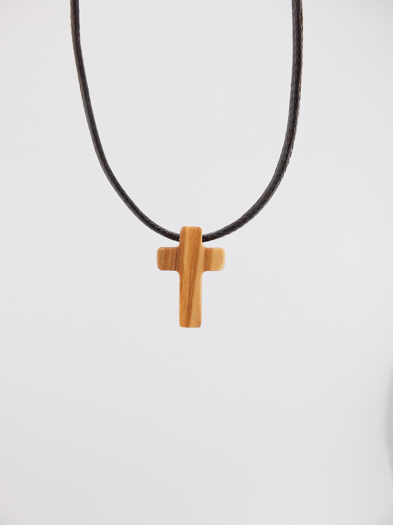 Colgante cruz madera latina