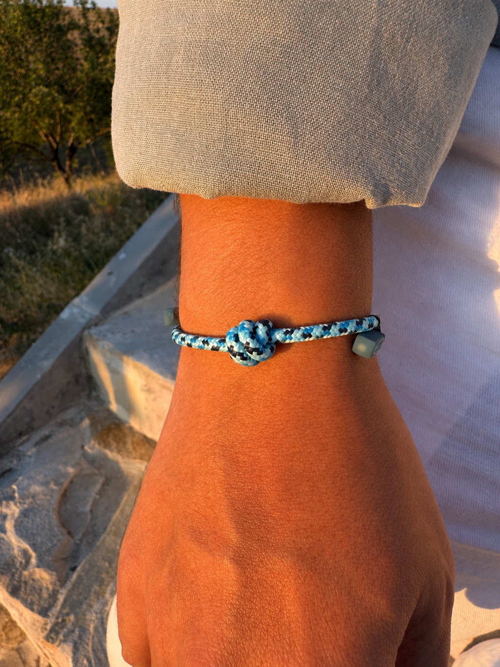 Pulsera nudo azul